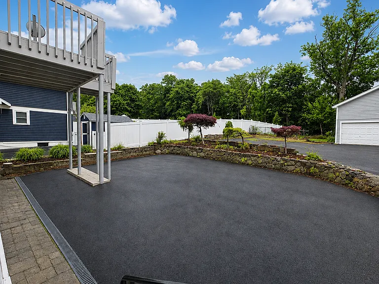 135 Mountain Ave — Photo 12