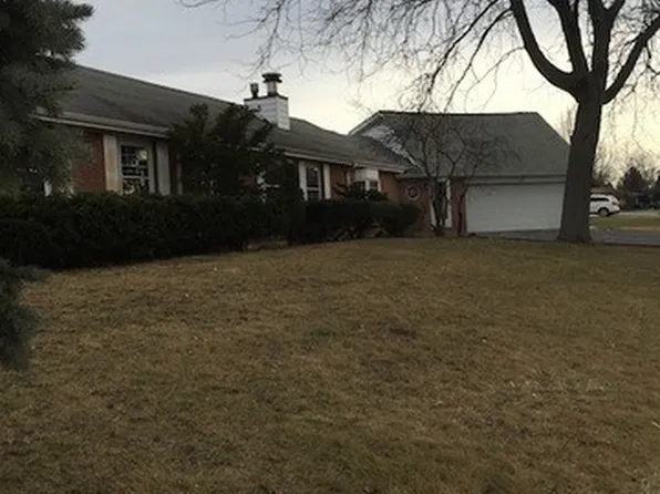 6N609 Pine St, Bensenville, IL 60106