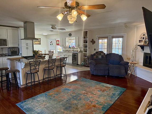 3rd image of 3825 Candy Ln