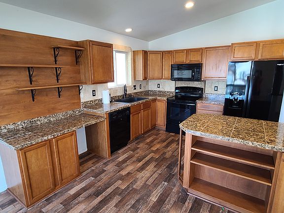 Kitchen Cabinets, Granite Counter Tops and Island