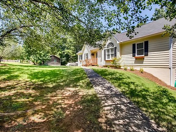 2nd image of 34 E Boxwood Dr SE