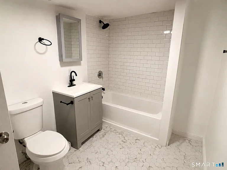 582 Main St — Photo 11