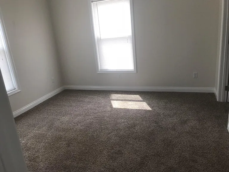 1501 Memorial Ave #5 — Photo 13