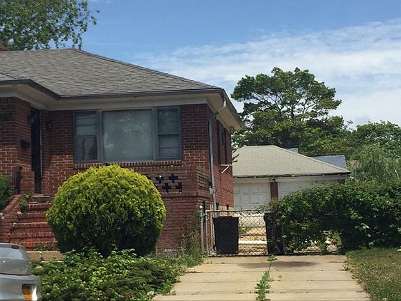 3rd image of 355 N Long Beach Ave