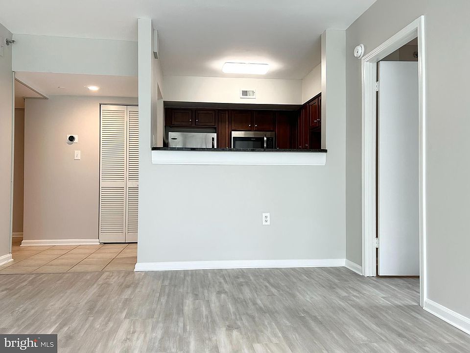 1st image of 1001 N Randolph St APT 502