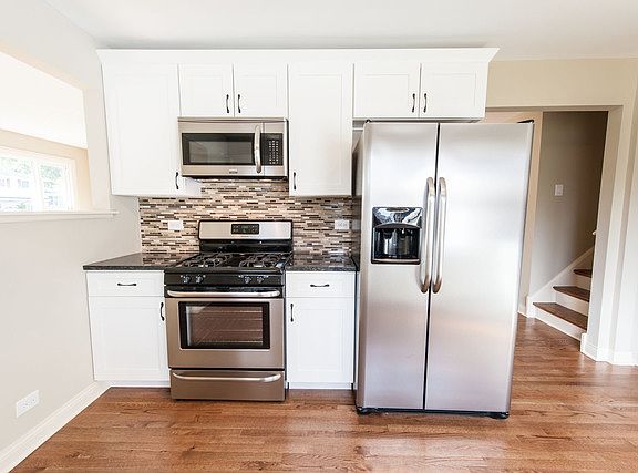 5th image of 15341 Dobson Ave