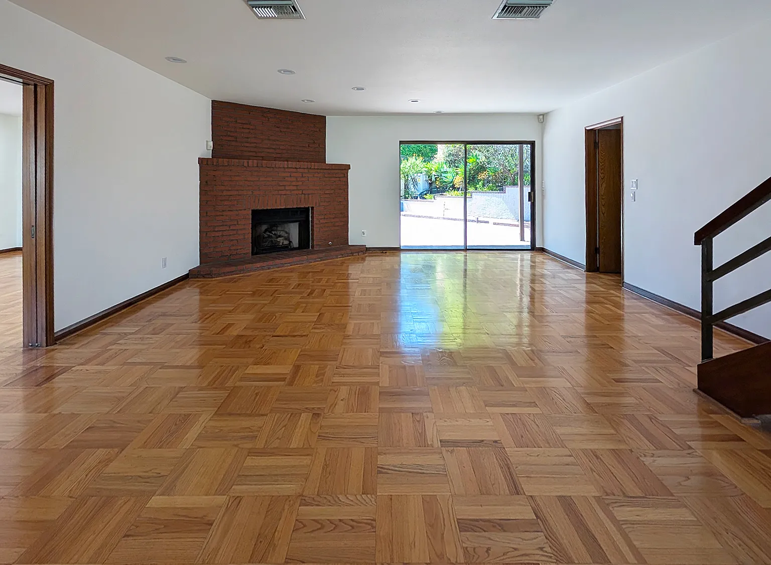 Beautiful, Mid-Century Modern 7 Bedroom / 6.5 Bathroom in Beverly Hill — Photo 3