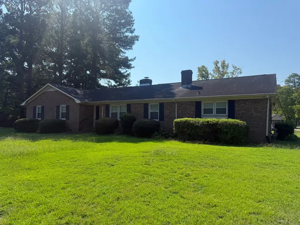 2820 Oakland Dr, Kinston, NC 28504