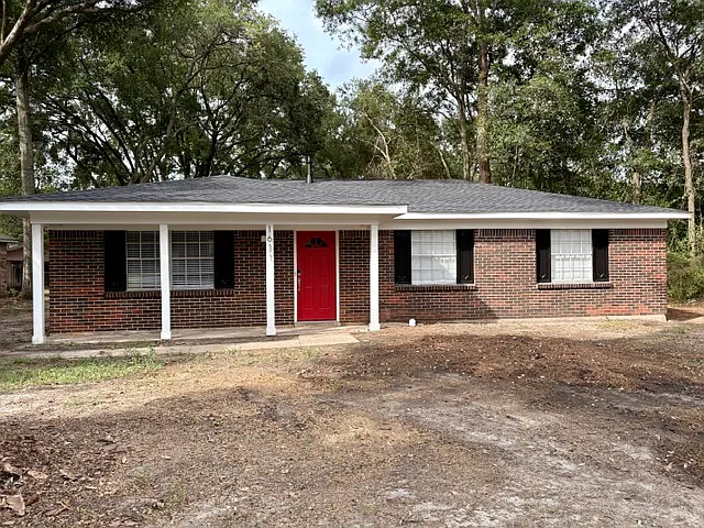 1611 Cortez Dr — Photo 2
