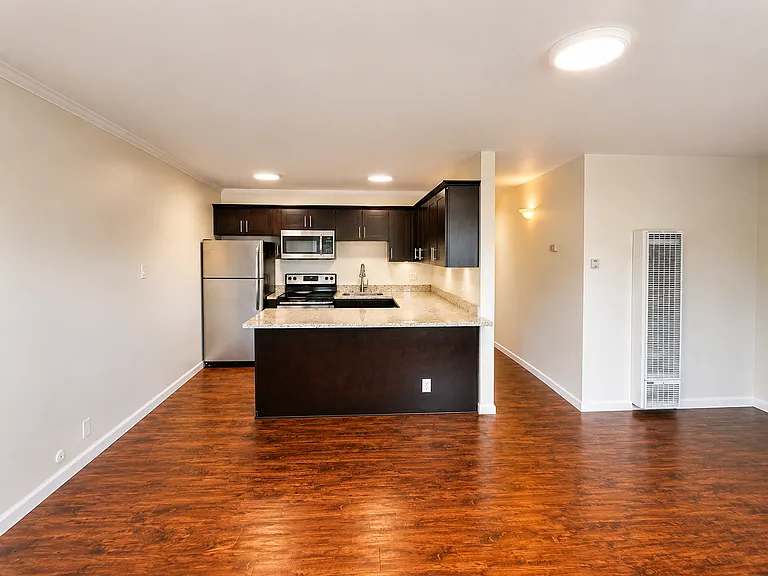 2500 Dana St — Photo 77