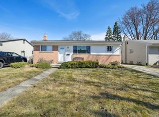 22947 Socia St, Saint Clair Shores, MI 48082