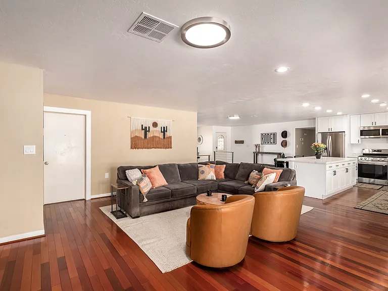 3142 E Altadena Ave — Photo 10