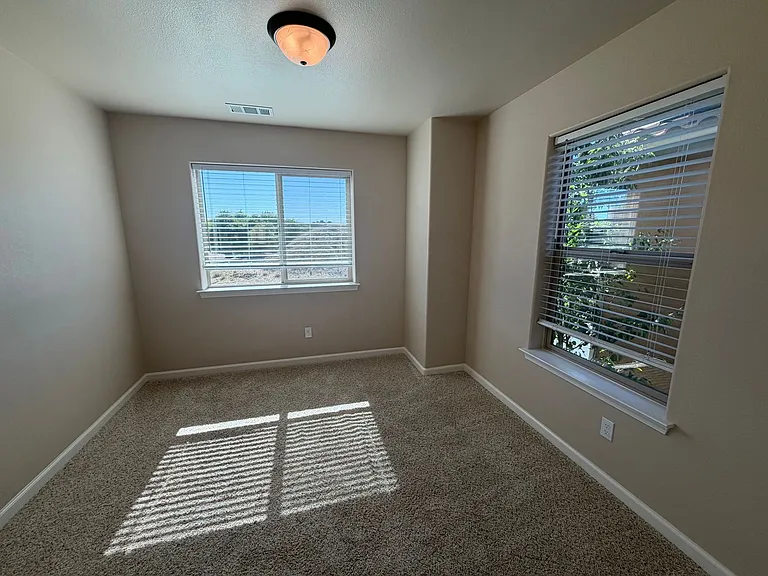 1194 Velarde Cir — Photo 37