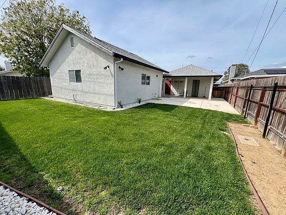 5th image of 1430 W Lockeford St