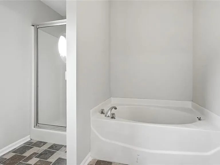 6199 Thorncrest Dr — Photo 15