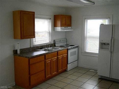 3rd image of 1300 Berkley Ave Ext