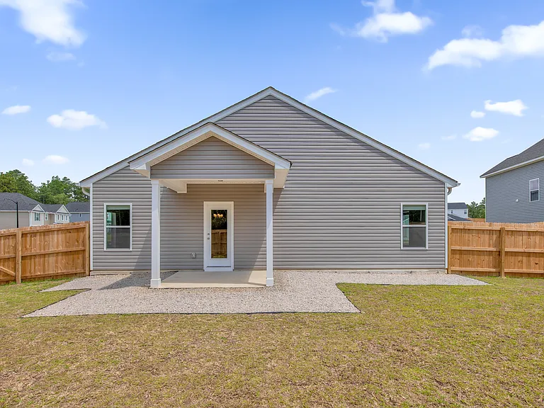 198 Greenoak Trl — Photo 3
