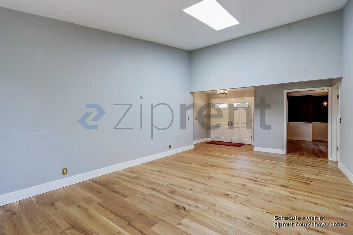 4 bed, 2.5 bath, 2294 sqft, $5,100 — Photo 2