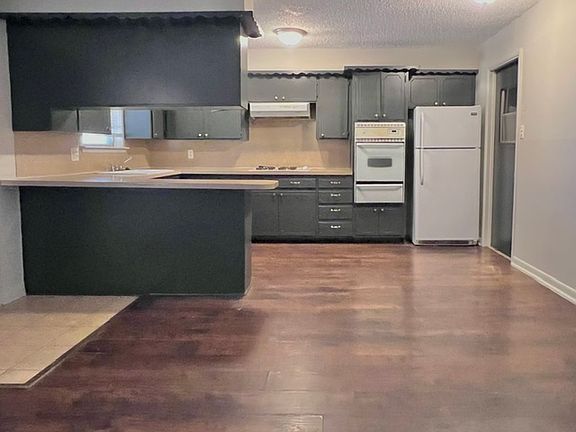 5th image of 629 SE 38th St