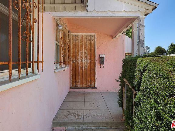 5th image of 8320 Airlane Ave