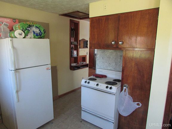 5th image of 204 S 5th St
