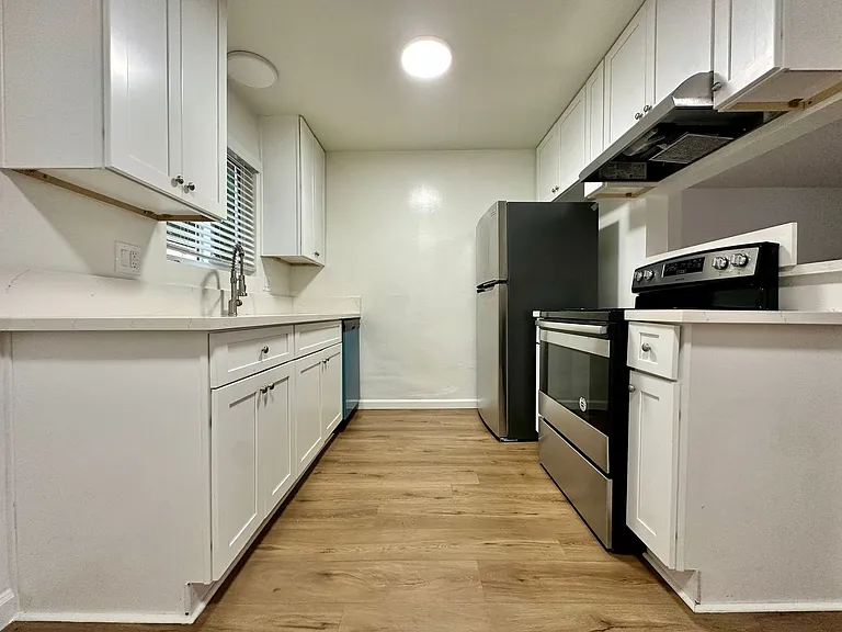 11809 Birch Ave — Photo 1