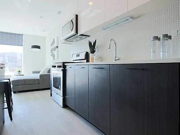 5th image of 713 N Milwaukee Ave #201