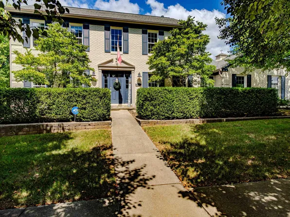 20 Brompton Ct, Bloomington, IL 61704