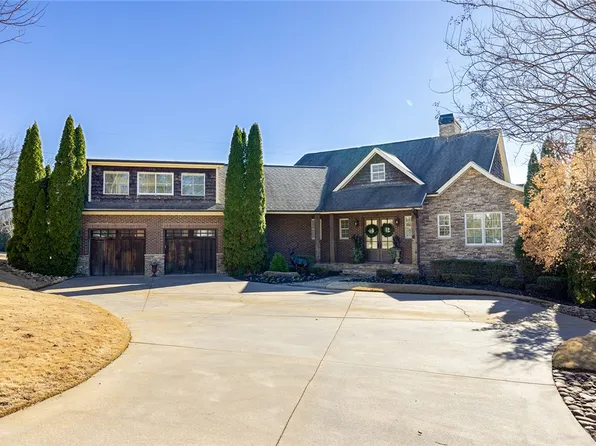 220 Pine Ridge Dr, Easley, SC 29642