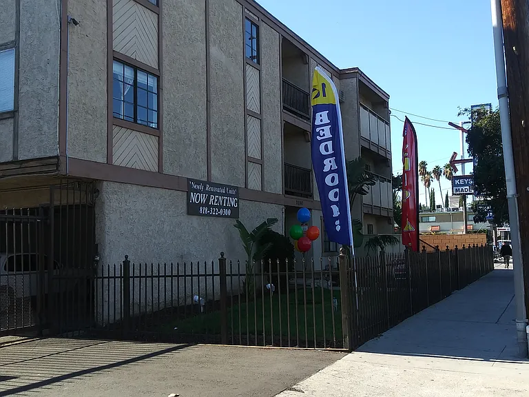 Roscoe Apartments — Photo 19