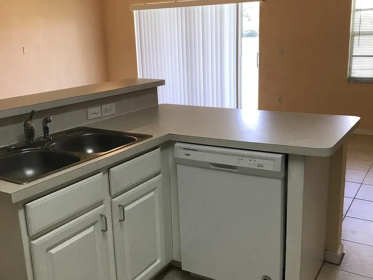 4234 Emerald Vis — Photo 7