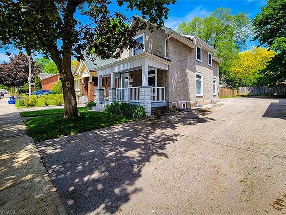 4th image of 319 King St W