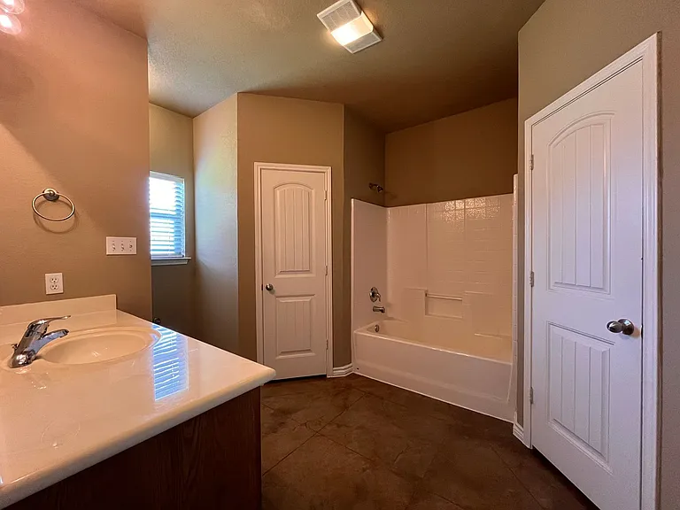 3037 Breton St — Photo 16