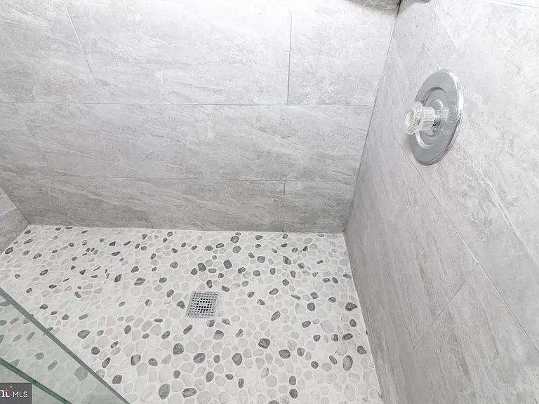 721 Walden Cir — Photo 16