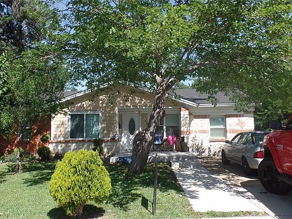 3rd image of 205 Carmen Dr