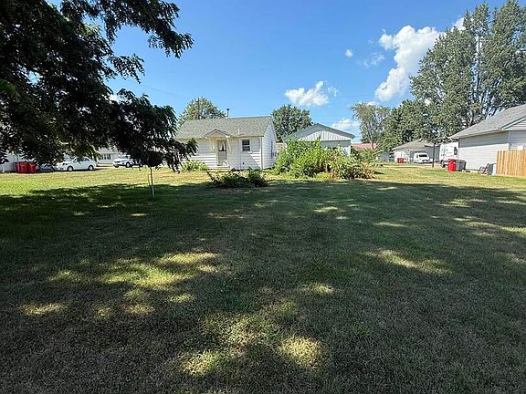 3rd image of 304 E Ames St