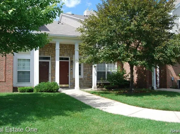 5772 Pine Aires Dr #27, Sterling Heights, MI 48314