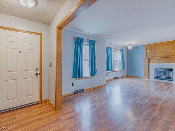 3rd image of 443 Plum Creek Dr