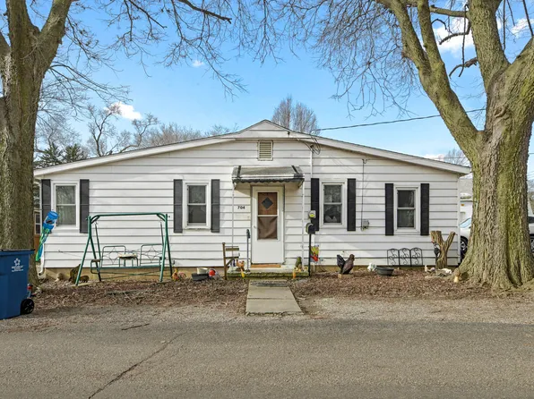 704 S Lee St, Monticello, IL 61856