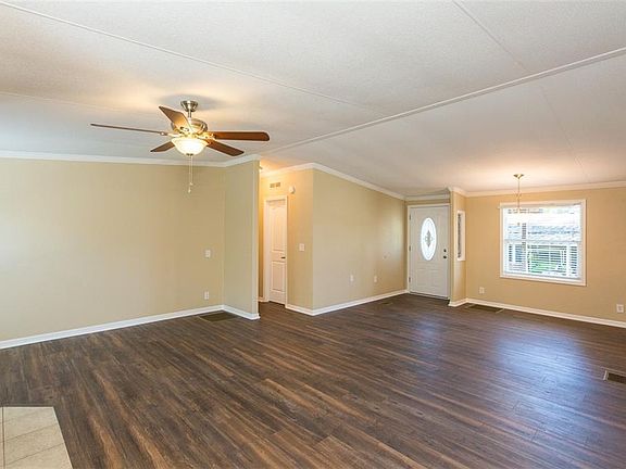 4th image of 3060 Park Cir