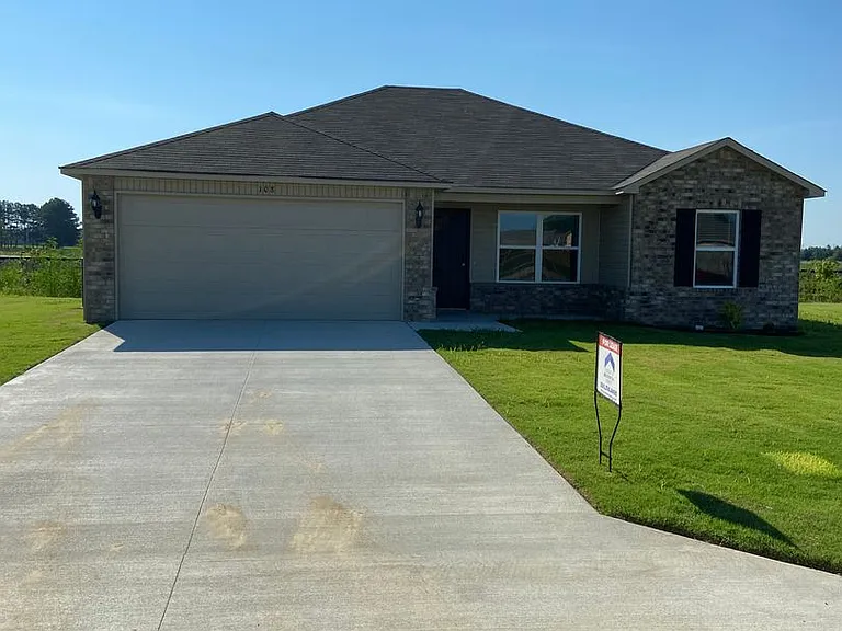 108 Ellis Dr — Photo 3