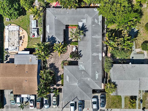3rd image of 1115 NE 15th Avenue