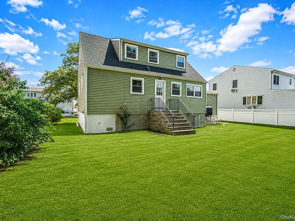 1st image of 556 S Bayview Avenue