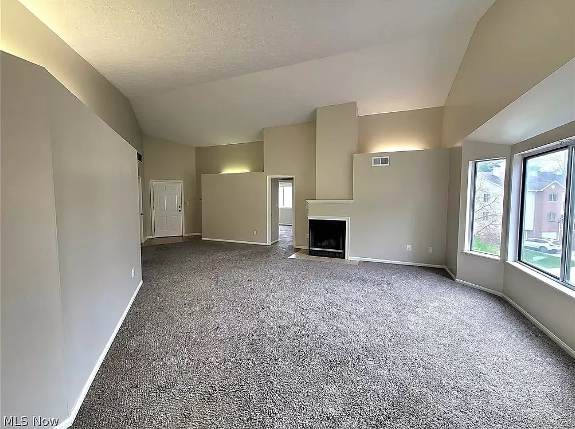 3 bed, 1360 sqft, $1,700 — Photo 2