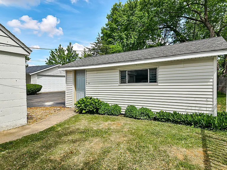 304 Merrill Ave — Photo 9