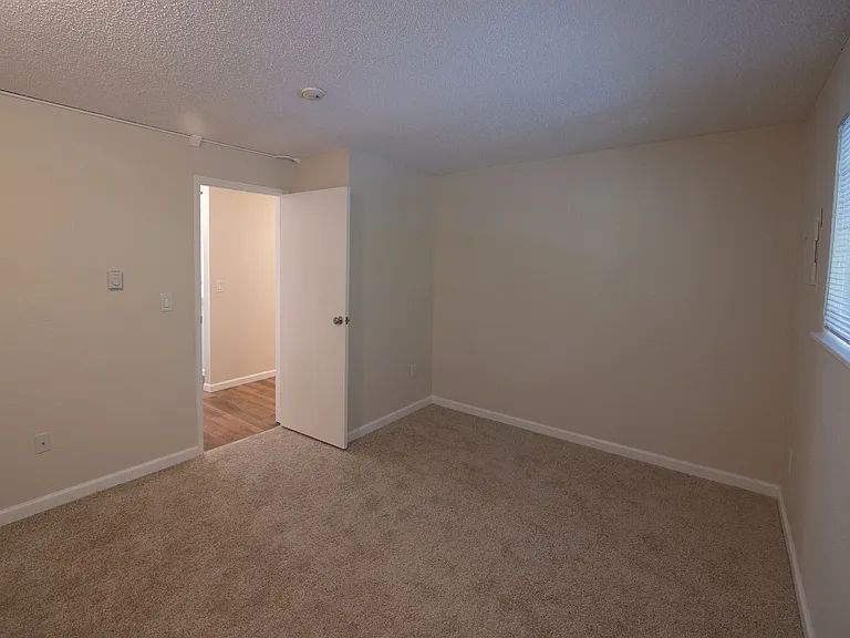Willow Creek Apartments — Photo 51