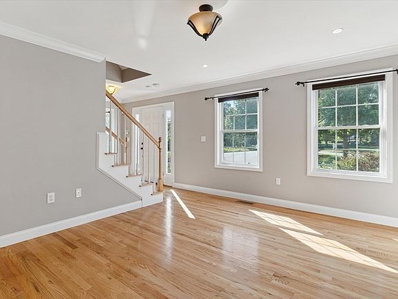 5th image of 19 Benjamin Ln