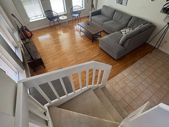 3rd image of 133 Walton St
