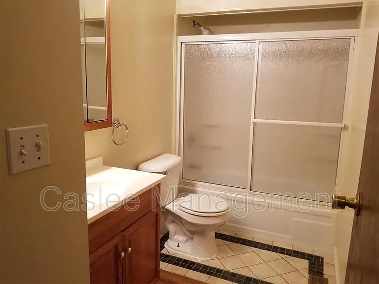 1049 Deleone Dr — Photo 12