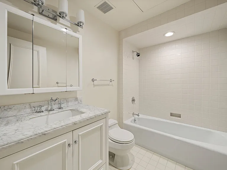 51 W 73rd St #TOWNHOUSE — Photo 13